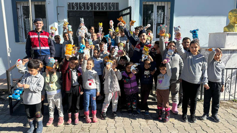 Aydın İl Jandarma, Didim’de Minik Kalpler Hayvan Sevgisiyle Buluştu.