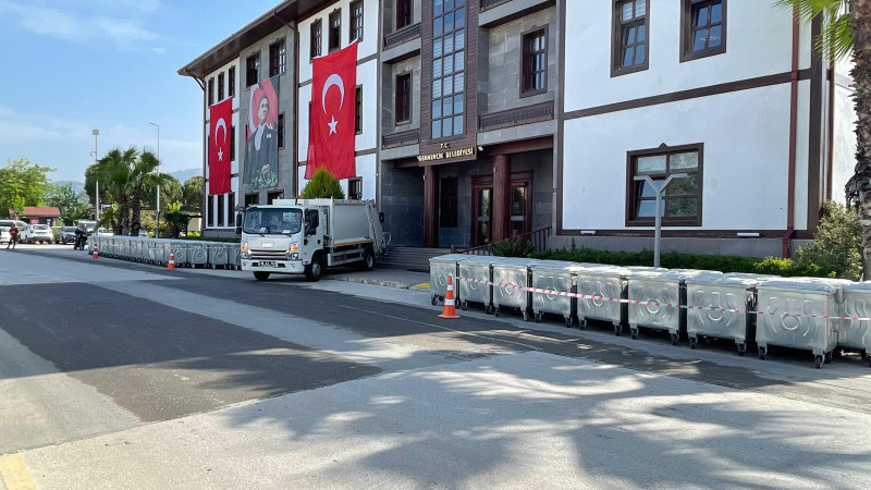 GERMENCİK’TE YENİ ÇÖP KAMYONU VE KONTEYNERLER SERGİLENİYOR!