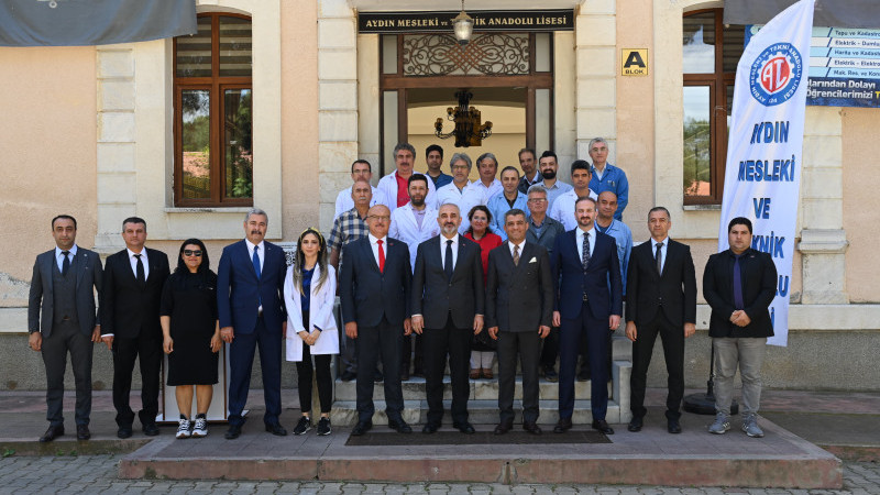 Mesleki ve Teknik Eğitim Genel Müdürü Aydın Mesleki ve Teknik Anadolu Lisesi'ni Ziyaret Etti