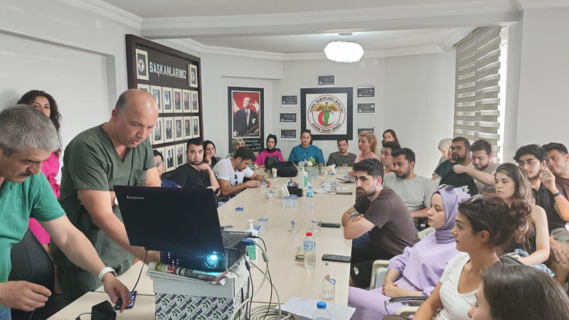 Aydın Tabip Odası'ndan ADÜ Tıp Fakültesi Öğrencilere Halk Sağlığı Stajı Uygulaması Tanıtıldı.