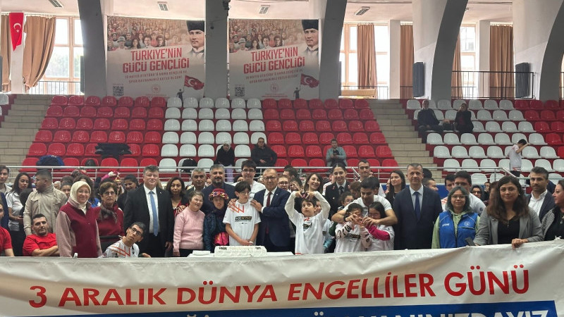 Aydın İl Jandarma Komutanlığı, Dünya Engelliler Günü'nde Çocukları Yalnız Bırakmadı.