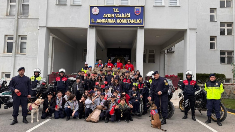 Aydın'da İl Jandarma, Özel Gereksinimli Çocukları Unutmadı.