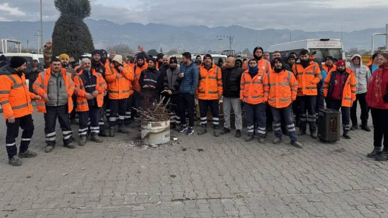 Efeler Belediyesi İşçileri Maaş Eylemlerini Sürdürüyor!