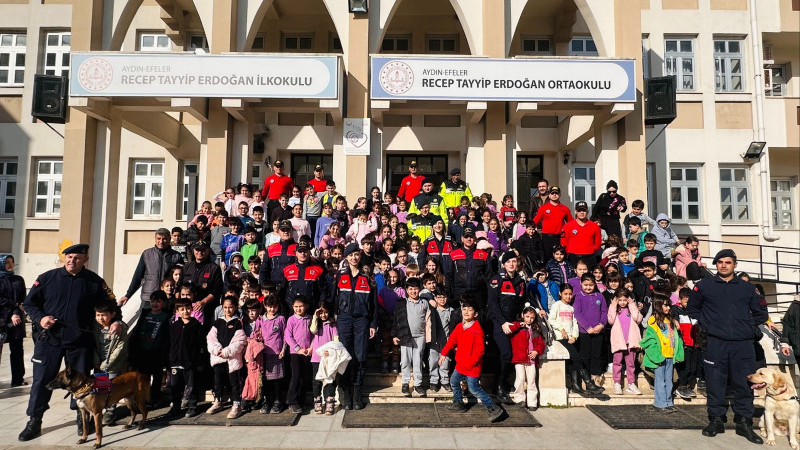 Aydın Efeler'de Jandarma Personelinden öğrencilere Tanıtım Etkinliği.
