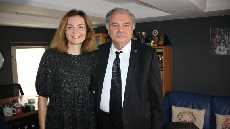 Aydınlı Eski Bakan Yüksel Yalova, Eylül Aşkın’a Konuk Oldu.
