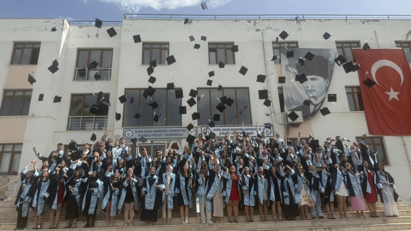 ADÜ Kuşadası MYO 2024-2025 Mezunlarını Gururla Uğurladı.