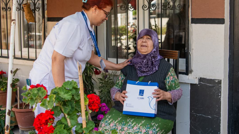 KUŞADASI BELEDİYESİ’NDEN ANNELERE ANLAMLI ZİYARET