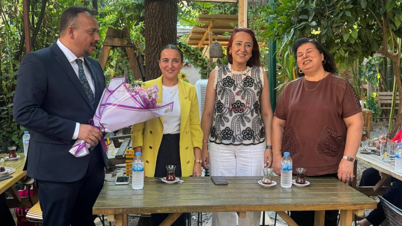 MHP Efeler’de Gümüş’ten Bozkurt’a Çiçekli Teşekkür