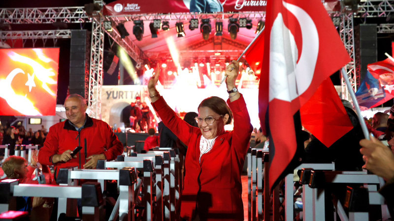 Didim’de Cumhuriyet Coşkusu Fener Alayı ve Onur Akın Konseriyle Yaşandı